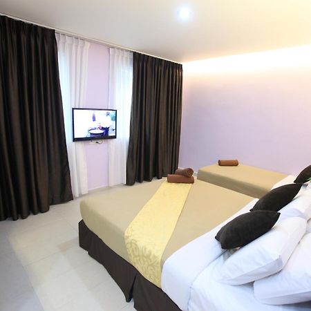 アル フダ ホテル Malacca エクステリア 写真